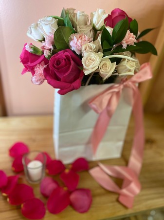 Leroy French Flowers Arrangement Bag